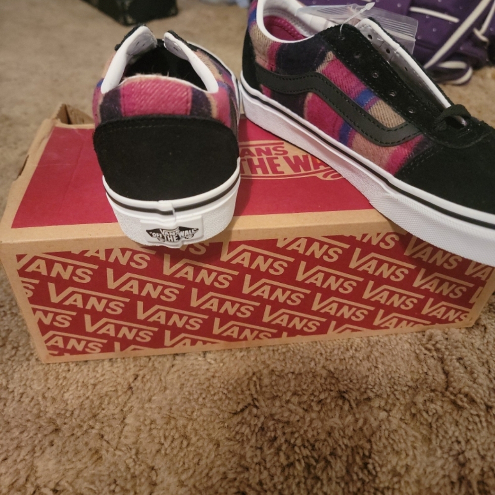 Vans - Picture 5 of 8